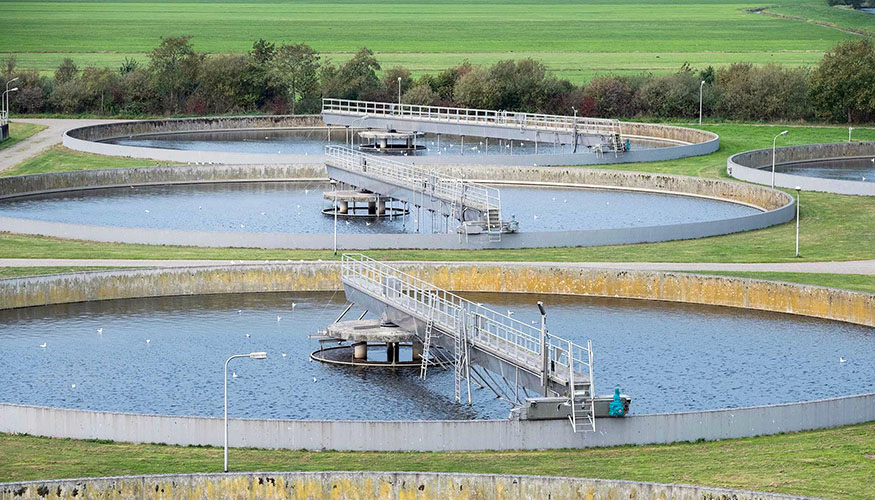 Round waste water treatment tanks seen from above.