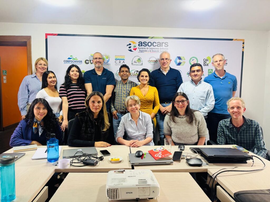 Group photo Inspiragua in Colombia